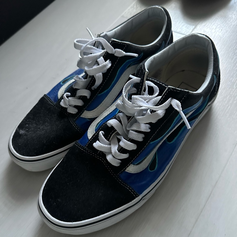 VANS OLD SKOOL SIZE 9 (CUSTOM PAINT JOB)